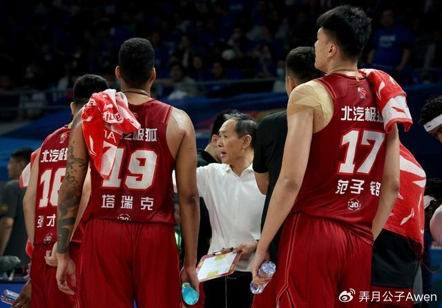 V体育官网-连续7场被弃用！拿600万带薪看球，球迷：中国最成功的打工人|范子铭|许利民|北京队|北京|浙江队_新浪体育_新浪新闻