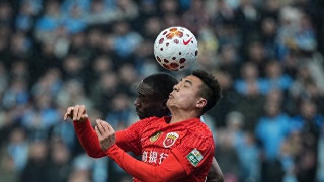 V体育官网-观察：没有利刃时盾牌也是进攻利器，海港依靠“定位导弹”赢下保级大战有启示